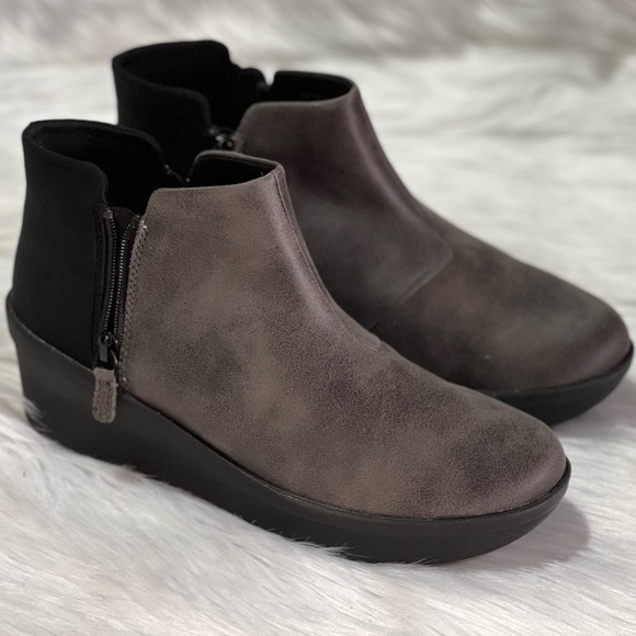 Clarks Cloudstepper Women's Step Rose Up Booties <wide fit> - Picture 9 of 11